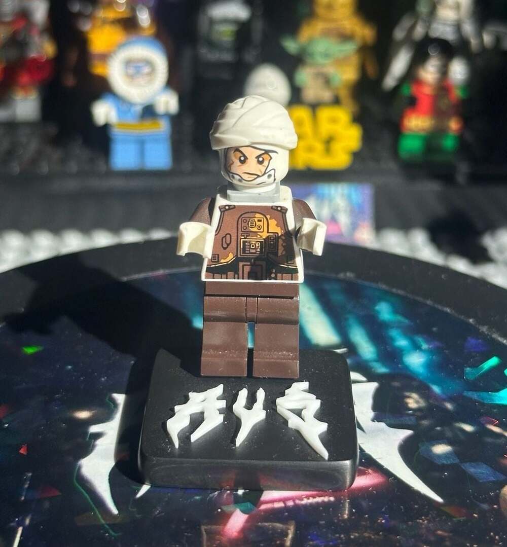 LEGO Star Wars Dengar Minifigure with White Torso and Head Wrap SW0751